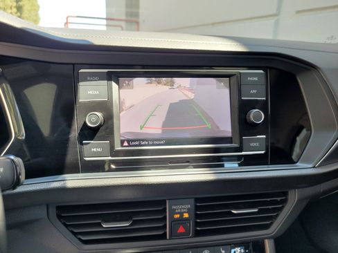 Used 2024 Volkswagen Jetta SE FWD image 16