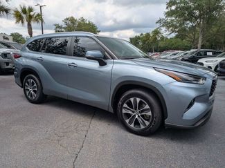 Used 2023 Toyota Highlander XLE FWD video 2