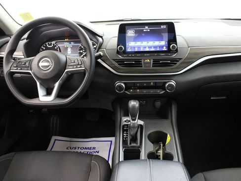 Used 2025 Nissan Altima 2.5 SV FWD image 9
