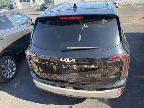 Used 2024 Kia Telluride EX w/ EX Captain's Chair Package AWD/4WD image 5
