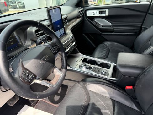 Certified 2020 Ford Explorer Platinum w/ Premium Technology Package image 15