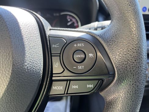 Used 2025 Toyota RAV4 XLE AWD/4WD image 27