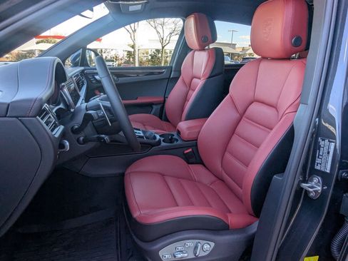 New 2026 Porsche Macan image 5