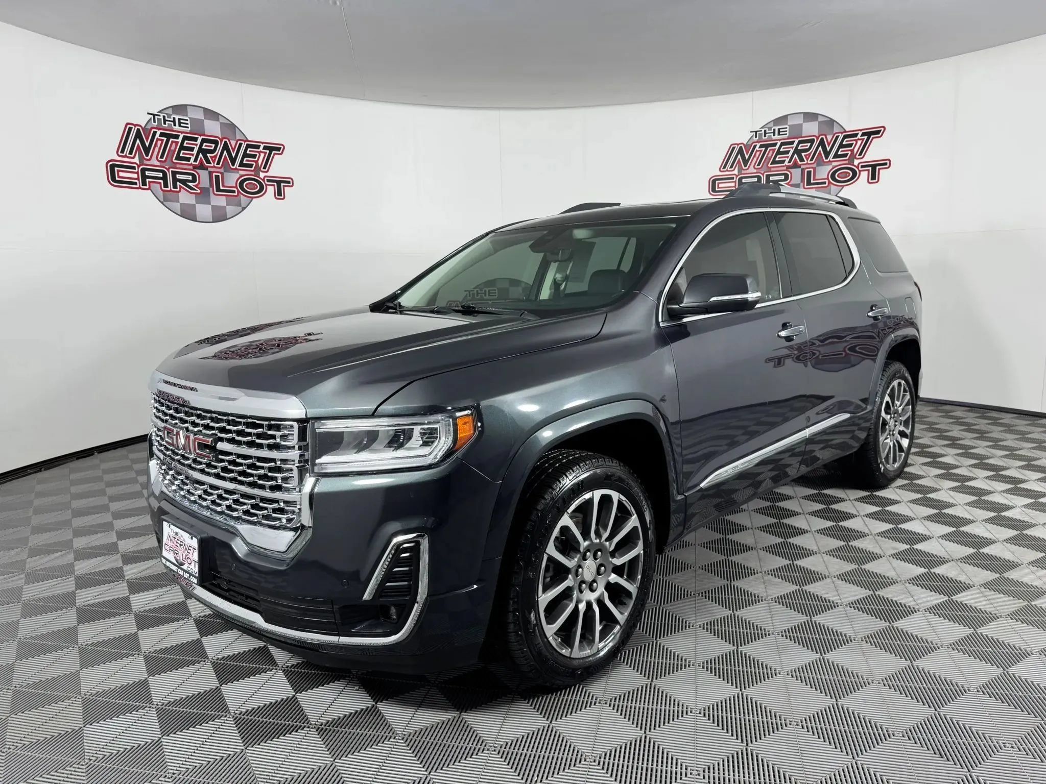 Used 2021 GMC Acadia Denali w/ Denali Ultimate Package AWD/4WD image 3