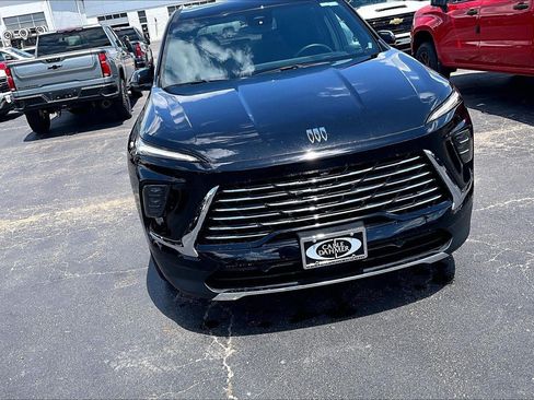 Used 2025 Buick Enclave Preferred FWD image 3