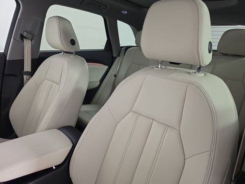 Certified 2025 Audi Q5 Premium w/ Convenience Package AWD/4WD image 17