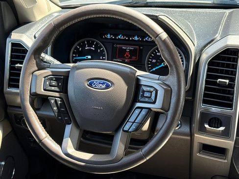 Used 2018 Ford Expedition XLT image 13