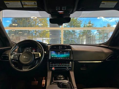 Used 2020 Jaguar F-PACE Checkered Flag image 40