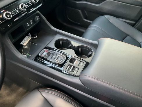 Used 2024 Honda Pilot TrailSport image 16