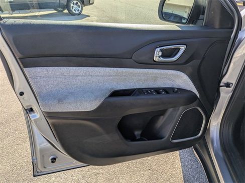 Used 2022 Jeep Compass Latitude image 9