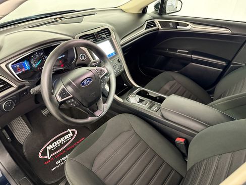 Used 2020 Ford Fusion SE FWD image 15