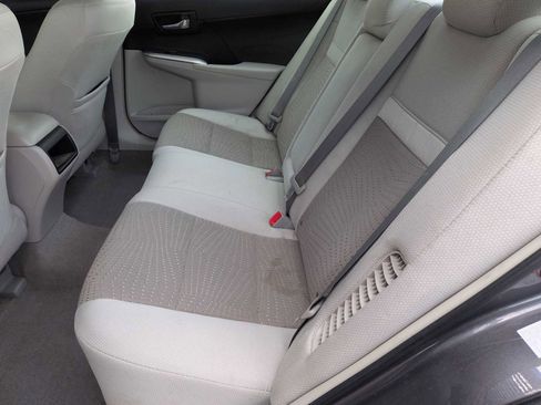 Used 2014 Toyota Camry LE image 18