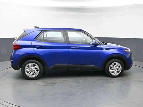 Used 2022 Hyundai Venue SE FWD image 6