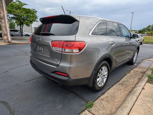 Used 2017 Kia Sorento L FWD image 7