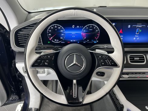 Used 2024 Mercedes-Benz Maybach GLS 600 4MATIC image 27