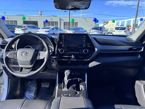 Used 2022 Toyota Highlander XLE image 23