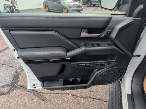Used 2026 Toyota 4Runner Limited AWD/4WD image 17