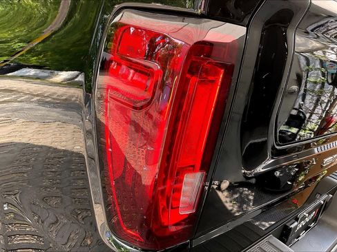 Used 2024 GMC Sierra 1500 SLT w/ SLT Premium Plus Package AWD/4WD image 29