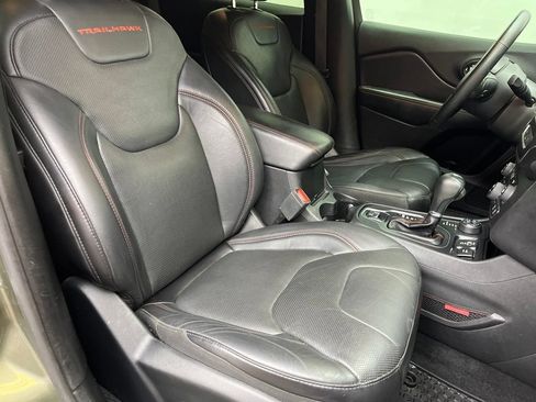 Used 2019 Jeep Cherokee Trailhawk AWD/4WD image 20