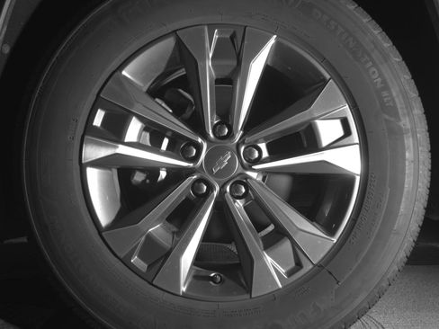Used 2025 Chevrolet Equinox LT FWD image 12