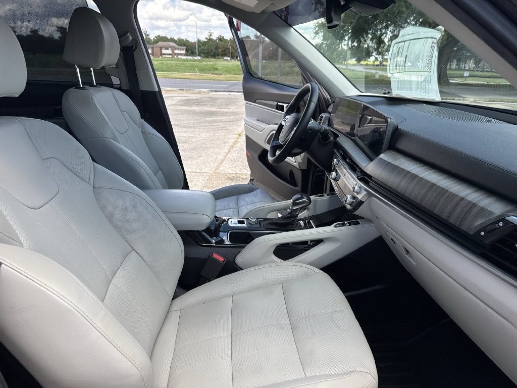 Used 2023 Kia Telluride EX w/ EX Captain's Chair Package FWD image 32