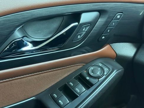 Used 2018 Chevrolet Traverse High Country w/ LPO, Cargo Package AWD/4WD image 23