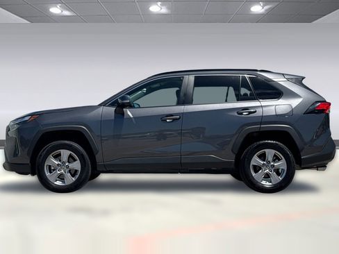 Used 2025 Toyota RAV4 XLE AWD/4WD image 2