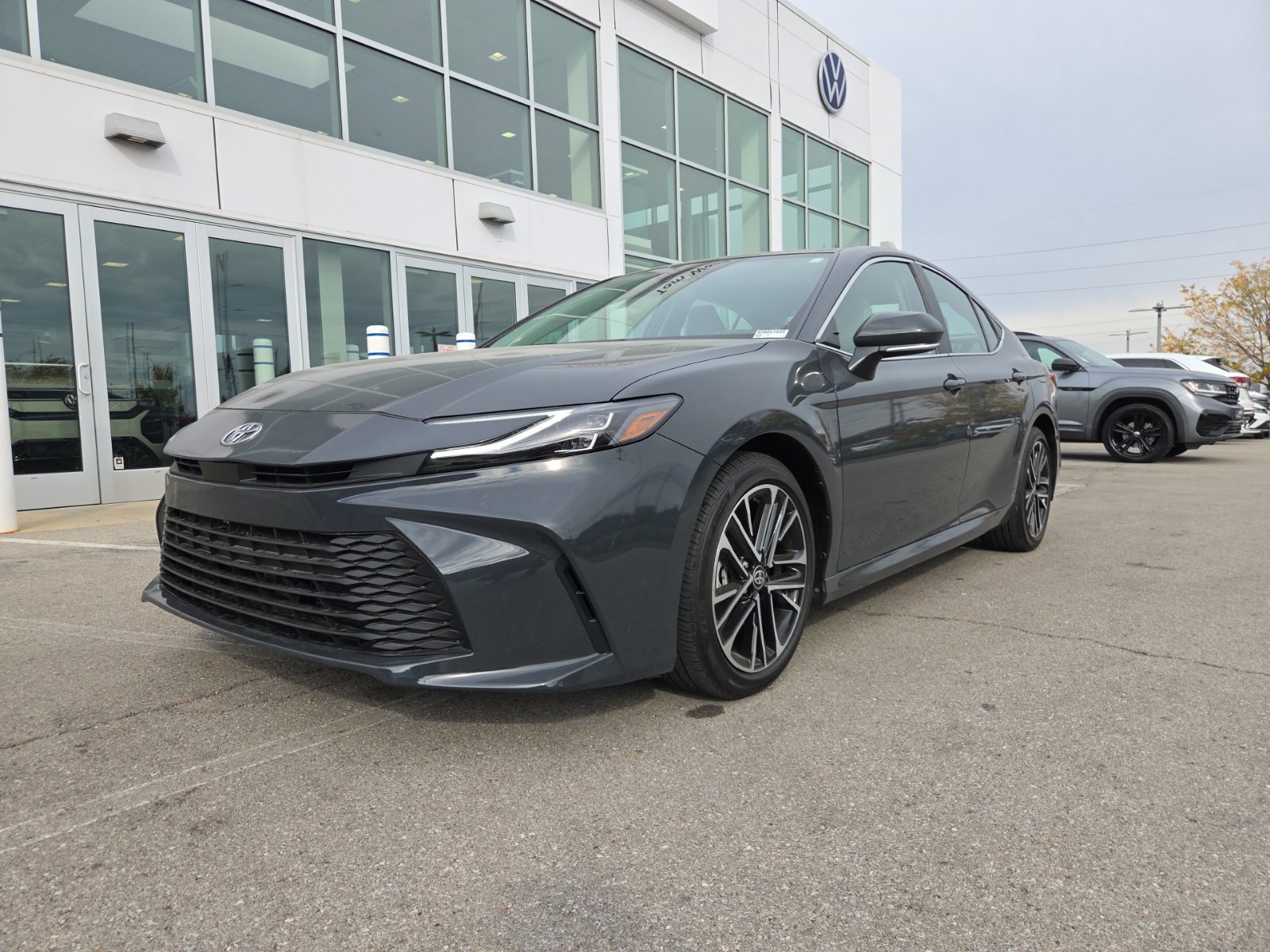 Used 2025 Toyota Camry XLE FWD image 13