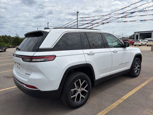 Used 2025 Jeep Grand Cherokee Limited w/ Trailer Tow Package AWD/4WD image 8