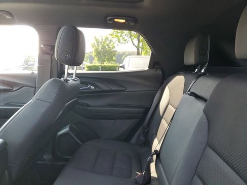 Used 2023 Chevrolet TrailBlazer RS w/ Sun and Liftgate Package FWD image 10