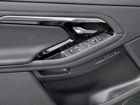 Used 2020 Land Rover Range Rover Evoque SE image 32