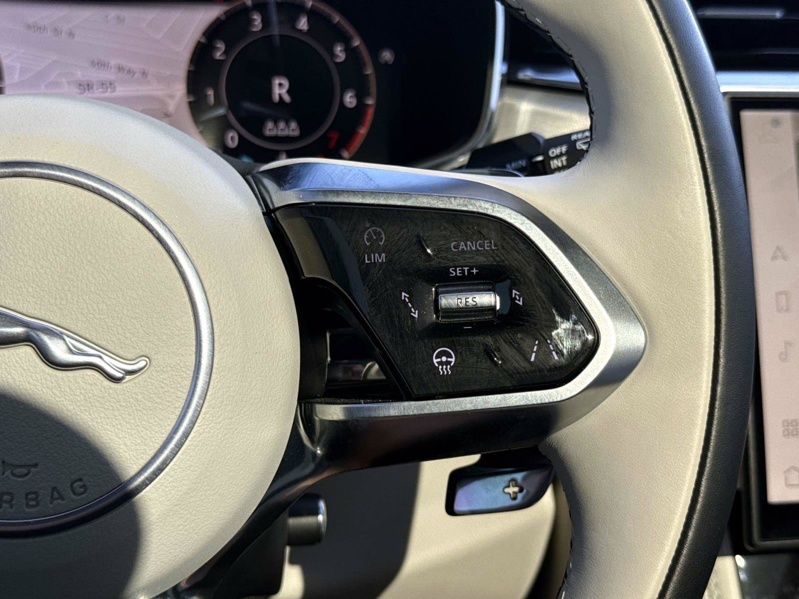 Used 2025 Jaguar F-PACE R-Dynamic S AWD/4WD image 32