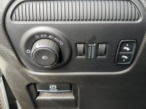 Used 2022 Jeep Wagoneer Series III w/ Flexible Seating Group image 26