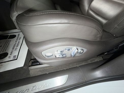 Used 2021 Porsche Macan Turbo image 14