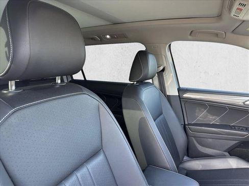 Used 2023 Volkswagen Tiguan SE FWD image 18