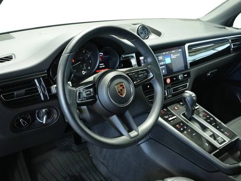 Used 2024 Porsche Macan image 4