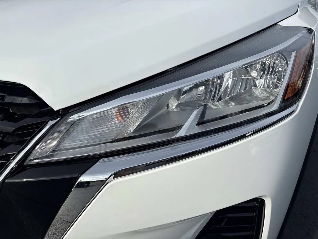 Used 2025 Nissan Kicks Play S FWD image 10