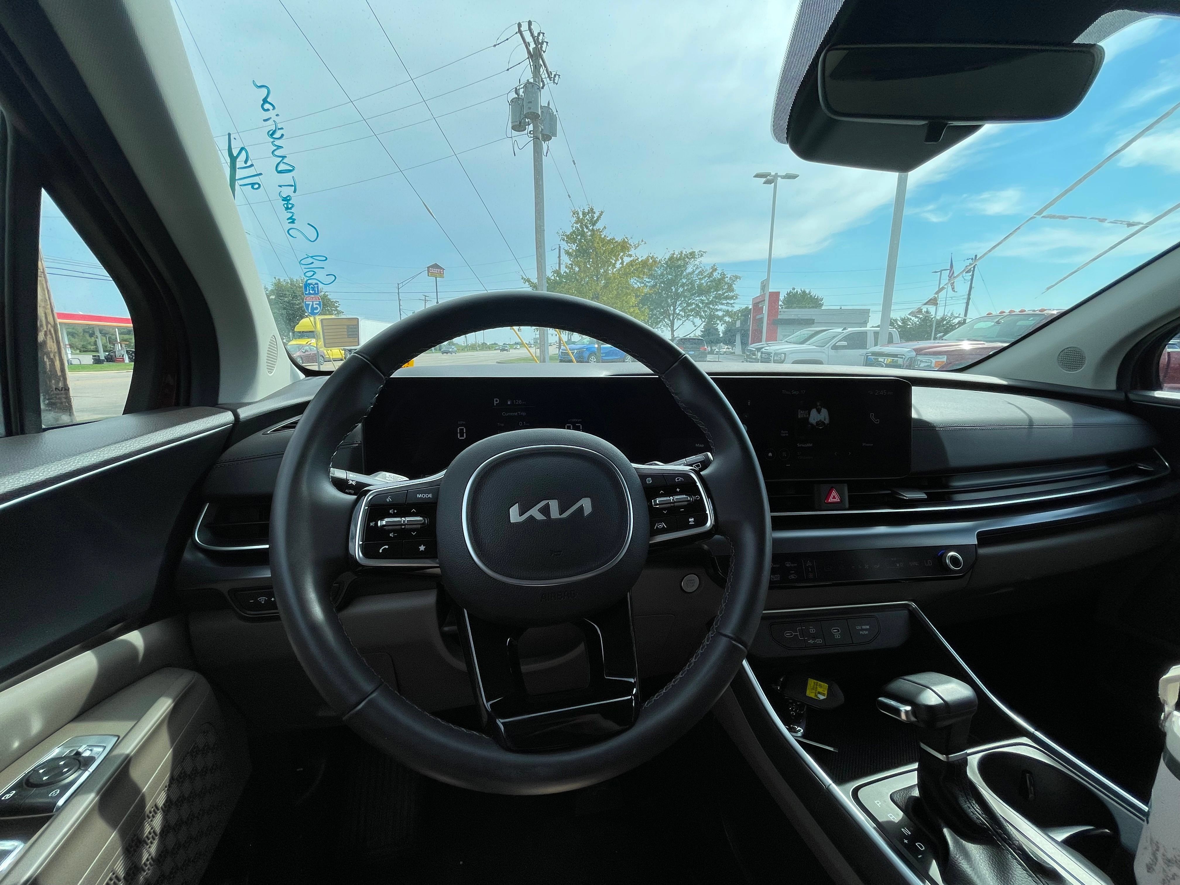 Used 2026 Kia Carnival FWD image 9