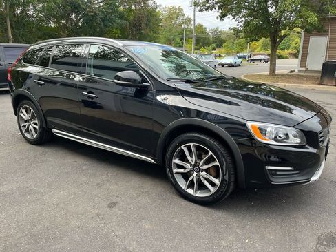 Used 2018 Volvo V60 T5 Cross Country w/ Convenience Package image 5
