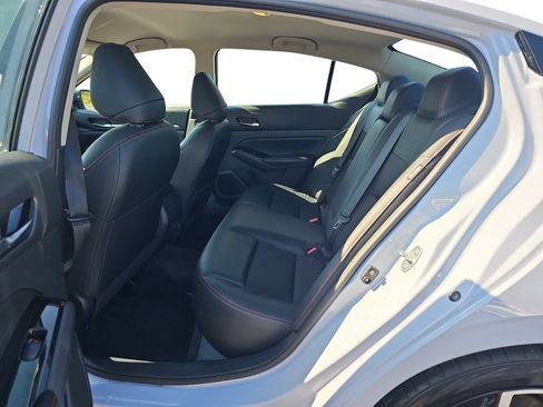 Used 2024 Nissan Altima 2.5 SR FWD image 14