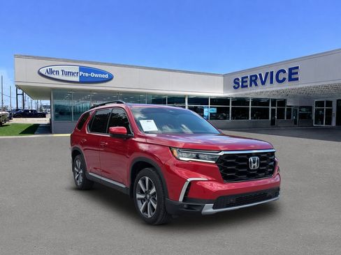 Used 2025 Honda Pilot Elite image 2