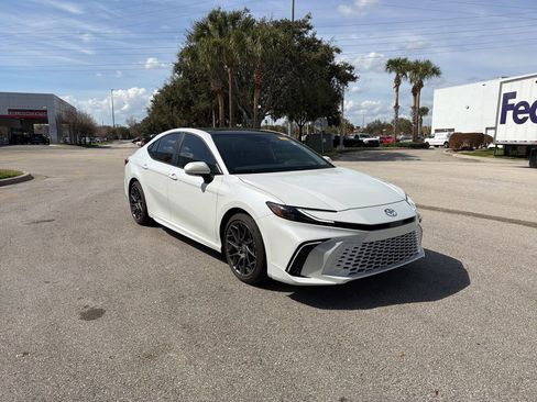 Used 2025 Toyota Camry XSE image 7