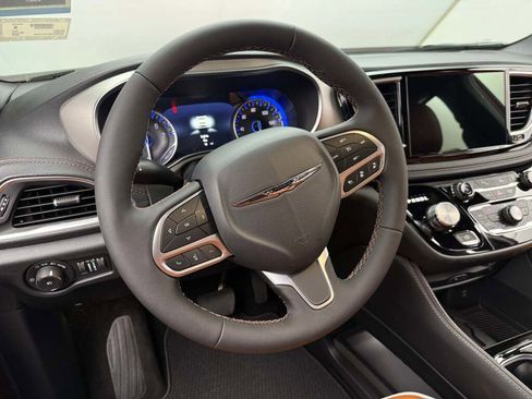 New 2026 Chrysler Pacifica Pinnacle image 20