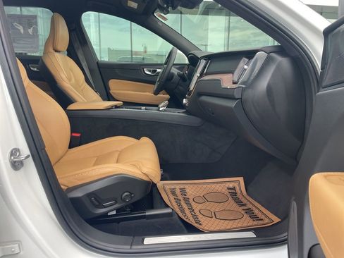 Certified 2023 Volvo XC60 B5 Ultimate w/ Climate Package image 16