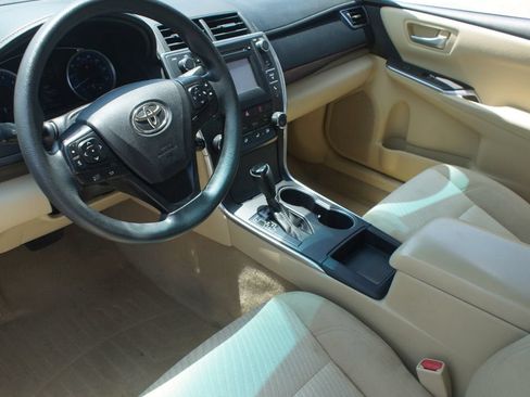 Used 2017 Toyota Camry LE FWD image 9