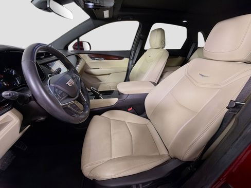 Used 2018 Cadillac XT5 Luxury w/ Driver Awareness Package FWD image 12