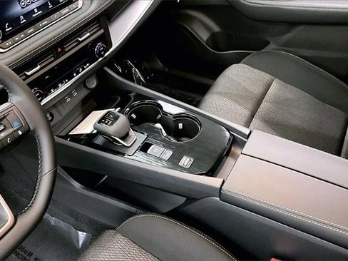 New 2025 Nissan Rogue SV image 8