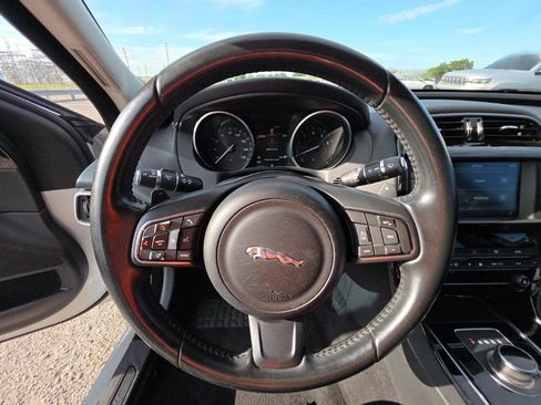 Used 2017 Jaguar XE Premium RWD image 13