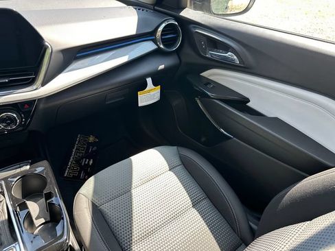 New 2026 Chevrolet Trax LT w/ LT Convenience Package FWD image 16
