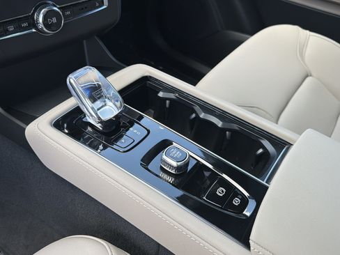 Certified 2026 Volvo XC90 B5 Plus w/ Protection Package Premier AWD/4WD image 26
